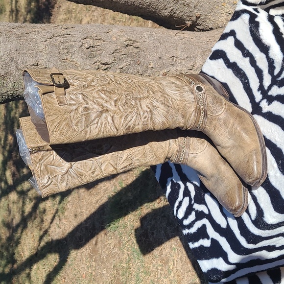 Sonora Leather distressed square toe knee boots - Picture 2 of 14